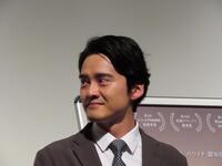 撮影監督の死去に涙する木ノ本嶺浩