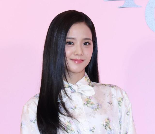 「ディオール　アディクト　キャンディ　ショップ」プレビューに登場したＢＬＡＣＫＰＩＮＫ・ＪＩＳＯＯ（撮影・伊藤笙子）