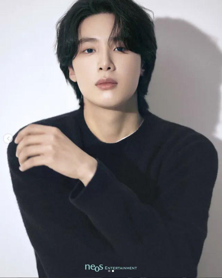 韓国芸能プロダクション・ｎｅｏｓエンターテインメントの公式インスタグラム＠ｎｅｏｓ．ｅｎｔ＿ｏｆｆｉｃｉａｌより　４年ぶりに活動復帰する俳優のキム・ドンヒ