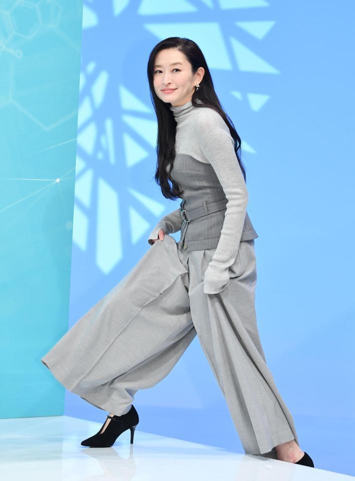 ドラマ「科捜研の主婦」記者会見に登場した島袋寛子＝１月