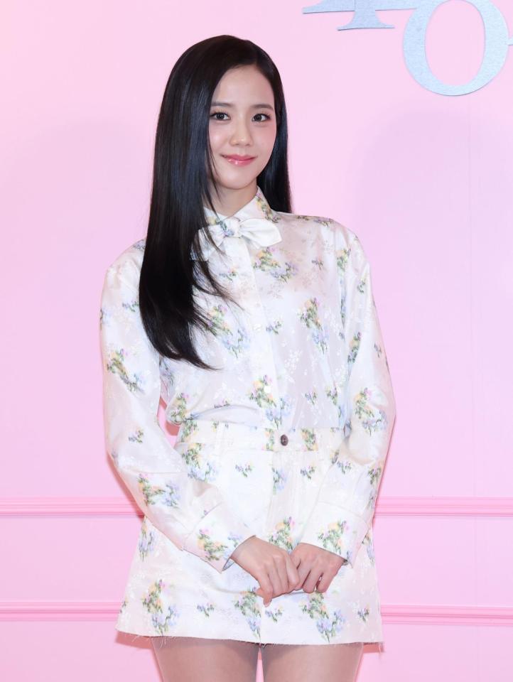 「ディオール　アディクト　キャンディ　ショップ」プレビューに登場したＢＬＡＣＫＰＩＮＫ・ＪＩＳＯＯ（撮影・伊藤笙子）