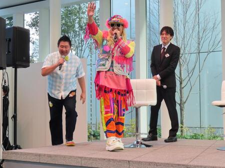 イベントに出席したＤＪ　ＫＯＯ