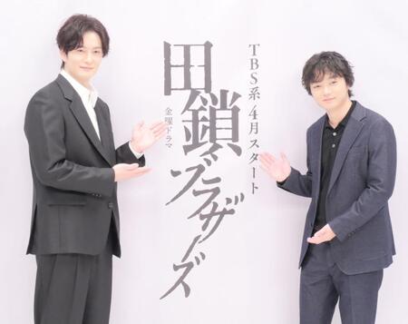 撮影に応じた岡田将生（左）と染谷将太