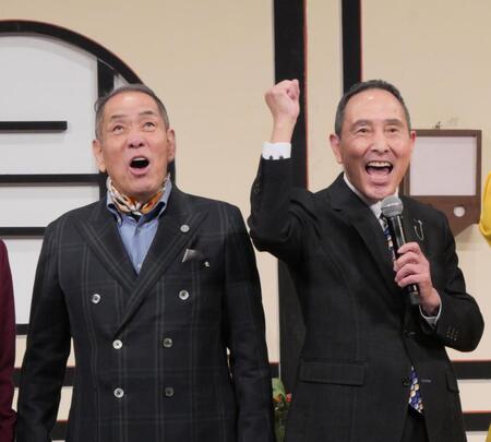 ハイテンションで撮影に応じたザ・ぼんち