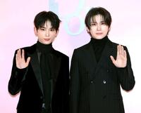 「ディオール　アディクト　キャンディ　ショップ」プレビューに登場した＆ＴＥＡＭ・ＨＡＲＵＡ（左）とＹＵＭＡ（撮影・伊藤笙子）