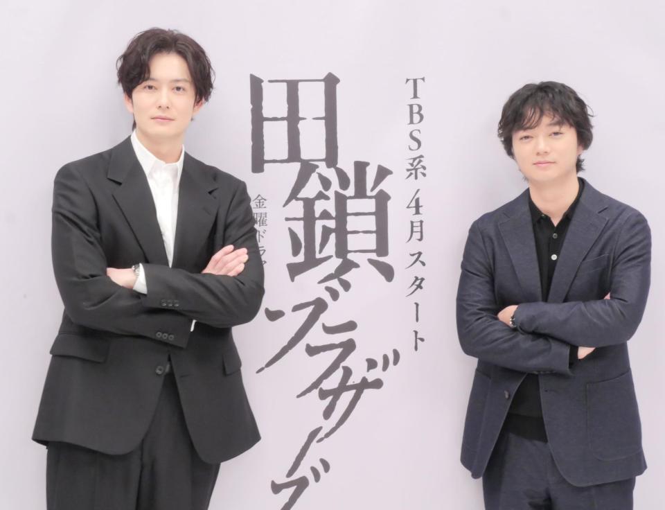 撮影に応じた岡田将生（左）と染谷将太