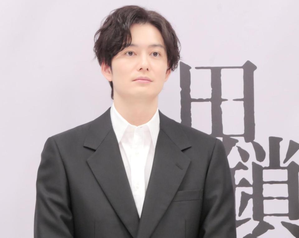 会見に出席した岡田将生