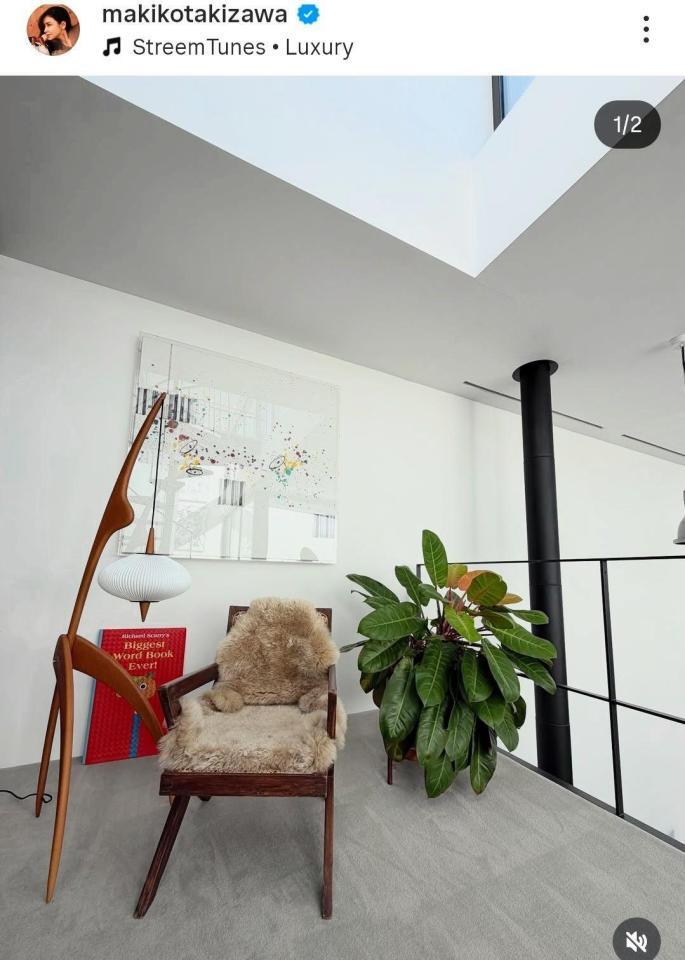 滝沢眞規子のインスタグラム＠ｍａｋｉｋｏｔａｋｉｚａｗａ（１０月１７日付）より 