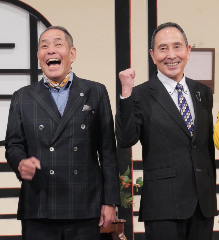 ハイテンションで撮影に応じたザ・ぼんち