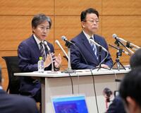 新党「中道改革連合」の綱領を発表し、記者会見する立憲民主党の安住幹事長（左）と公明党の西田幹事長＝１９日