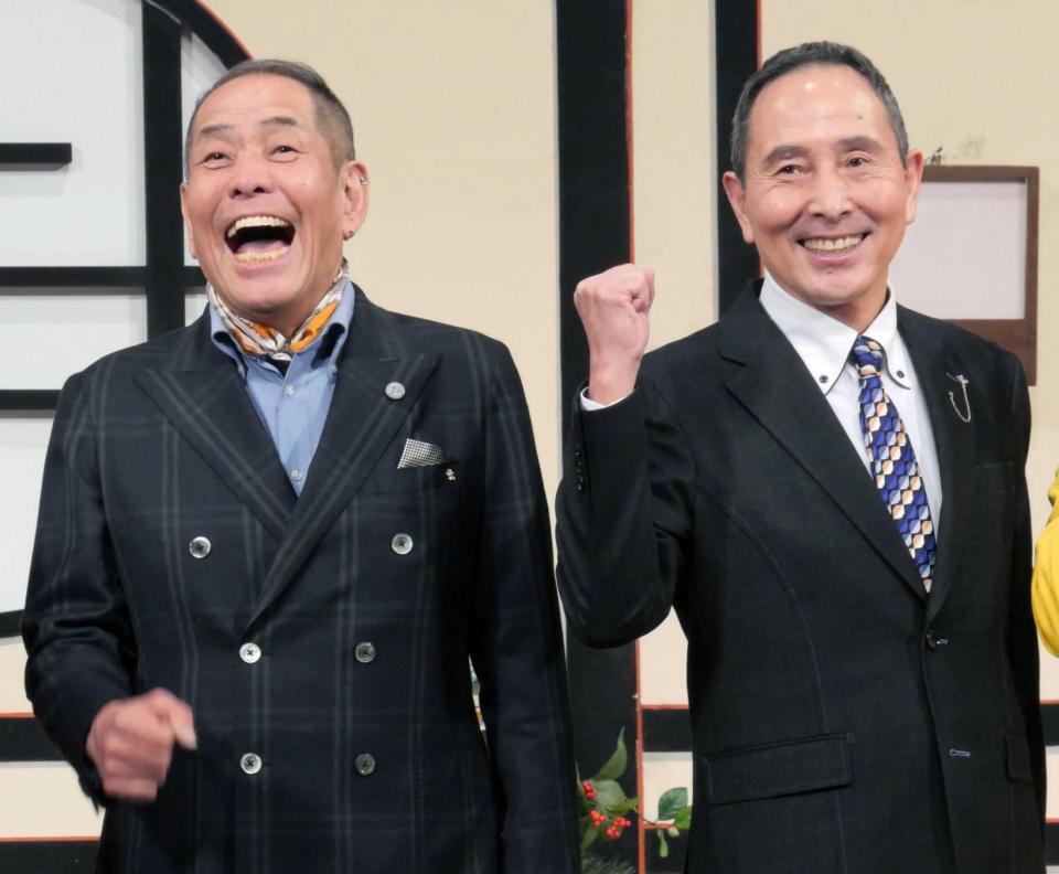 　ハイテンションで撮影に応じたザ・ぼんち＝東京・ＩＭＭ　ＴＨＥＡＴＥＲ