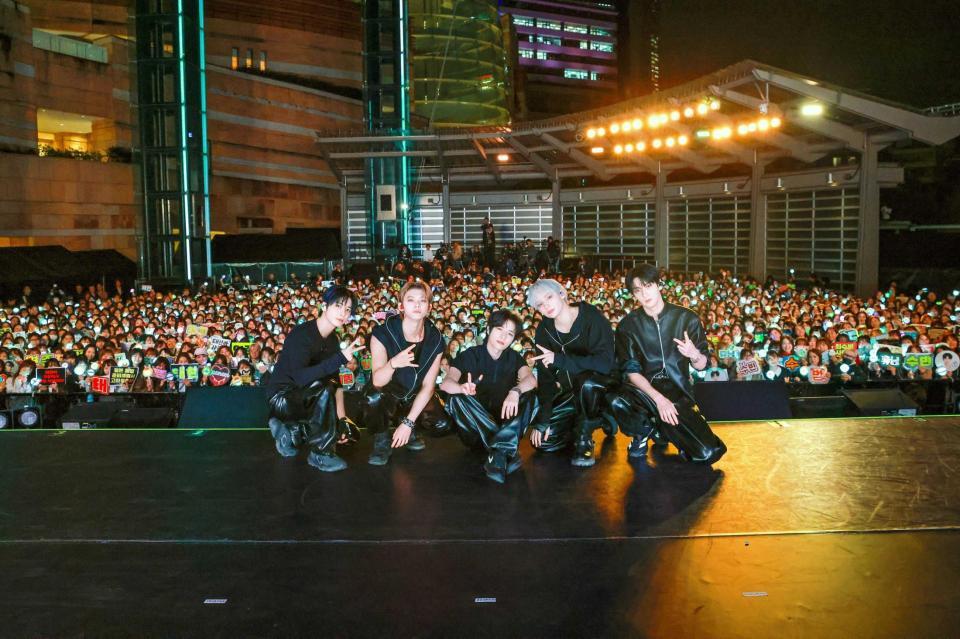 　ＴＯＭＯＲＲＯＷ　Ｘ　ＴＯＧＥＴＨＥＲ（ｐ）＆（Ｃ）　ＢＩＧＨＩＴ　ＭＵＳＩＣ