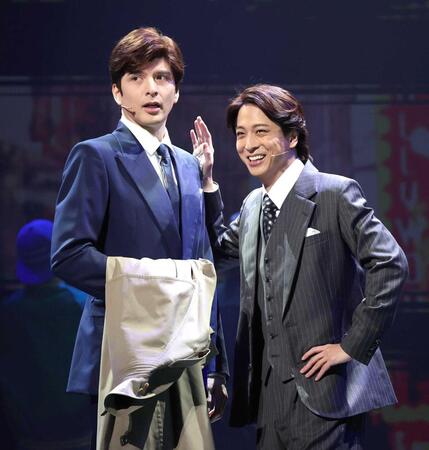 　熱演する城田優（左）と寺西拓人（撮影・佐々木彰尚）