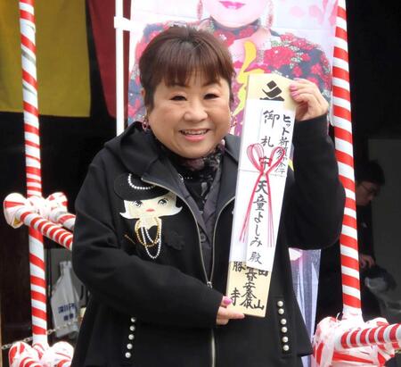 最新曲「旅路」を披露した天童よしみ