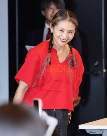 記者会見に登場した小泉今日子（撮影・伊藤笙子）