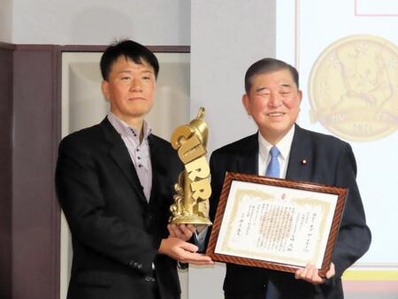 「カレー・オブ・ザ・イヤー２０２６」特別賞を受賞した石破茂前首相