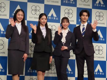 発表会に出席した（左から）天翔愛、天翔天音、藤岡舞衣、藤岡真威人