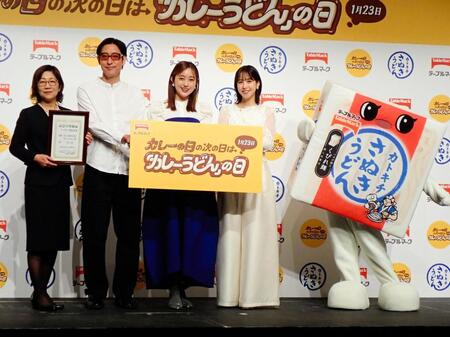 （左から）庵原リサ・テーブルマーク株式会社マーケティング戦略部長、ホフディラン・小宮山雄飛、菊地亜美、鷲見玲奈、コシノツヨシ