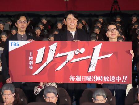 イベントに出席した（左から）北村有起哉、鈴木亮平、黒岩勉氏