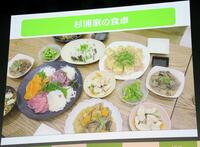 「杉浦家の食卓」の写真を披露した杉浦太陽（右）と辻希美夫妻（撮影・棚橋慶太）