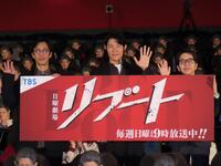 イベントに出席した（左から）北村有起哉、鈴木亮平、黒岩勉氏