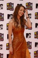 レッドカーペットを歩く安室奈美恵さん＝２００５年