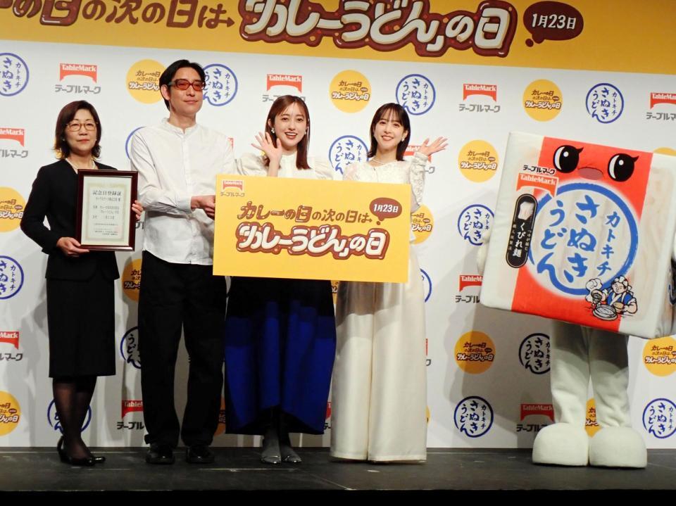 （左から）庵原リサ・テーブルマーク株式会社マーケティング戦略部長、ホフディラン・小宮山雄飛、菊地亜美、鷲見玲奈、コシノツヨシ