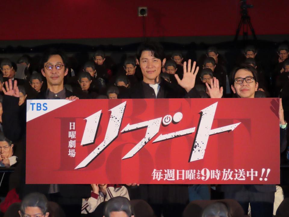 イベントに出席した（左から）北村有起哉、鈴木亮平、黒岩勉氏