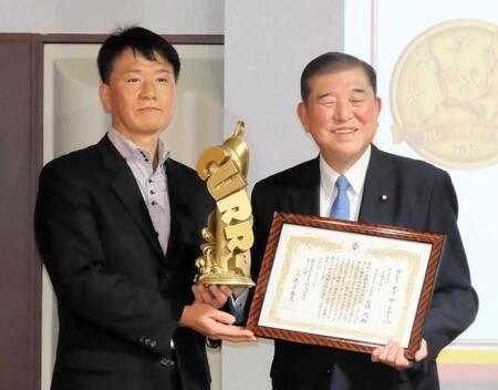 　「カレー・オブ・ザ・イヤー２０２６」特別賞を受賞した石破茂前首相