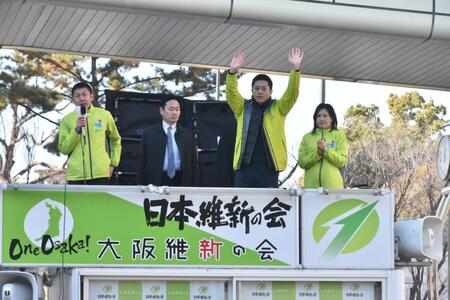 街頭演説に立った吉村洋文前大阪府知事