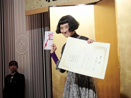 紀伊國屋演劇賞個人賞を贈られた片桐はいり