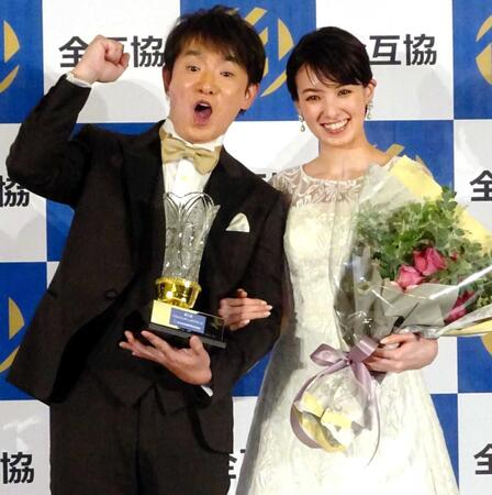 濱口優（左）と妻の南明奈＝２０１９年１２月