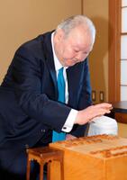 　公式戦出場の最高齢記録を更新した加藤一二三さん＝１７年１月