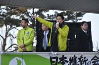 街頭演説に立った吉村洋文前大阪府知事