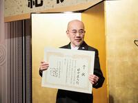 紀伊國屋演劇賞個人賞を贈られた竹中直人