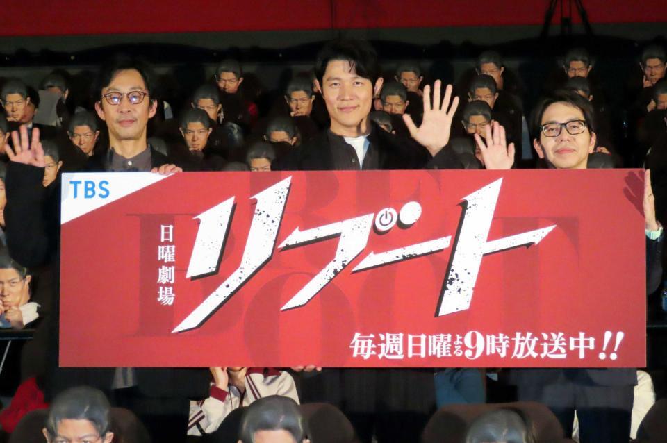 　プレミア上映会に出席した（左から）北村有起哉、鈴木亮平、黒岩勉氏