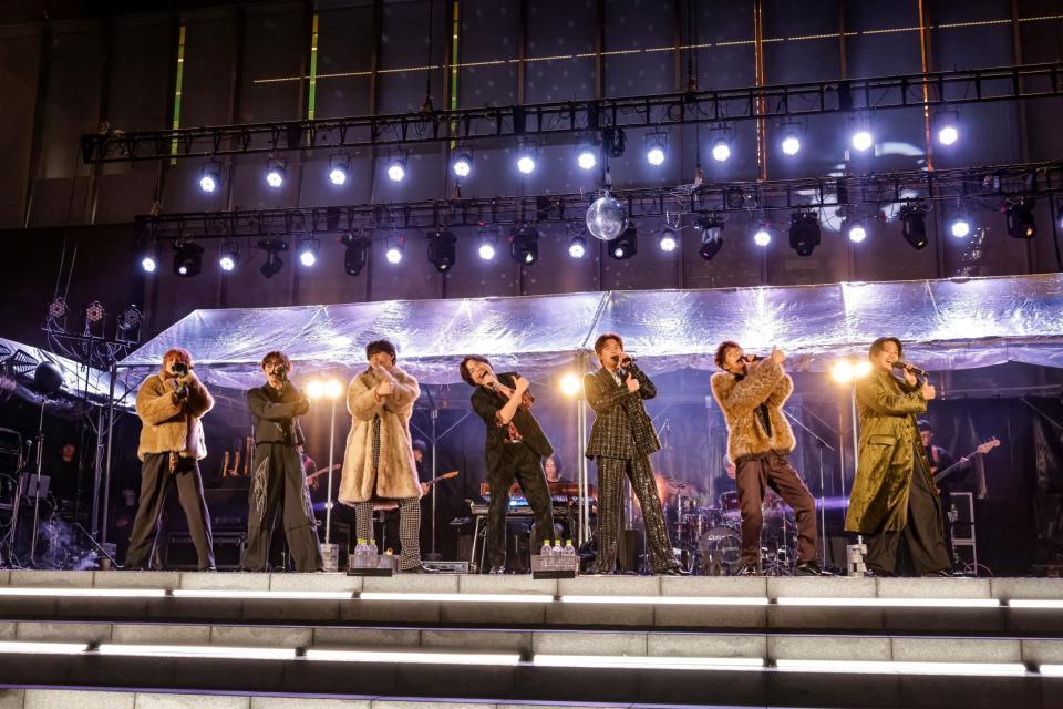 初のフリーライブを開催したＷＥＳＴ．