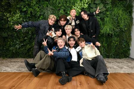 ポーズをとるＴＪＢＢのメンバー（撮影・堀内翔）