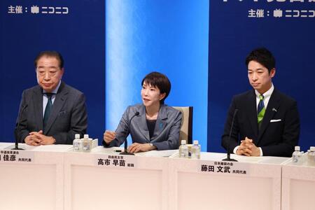 党首討論会で発言する自民党の高市早苗総裁（中央）。左は中道改革連合の野田佳彦共同代表、右は日本維新の会の藤田文武共同代表（代表撮影）