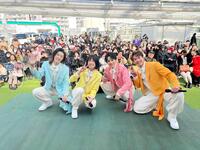 初のリリースイベントを行ったモナキの（左から）サカイＪｒ．、おヨネ、ケンケン、じん