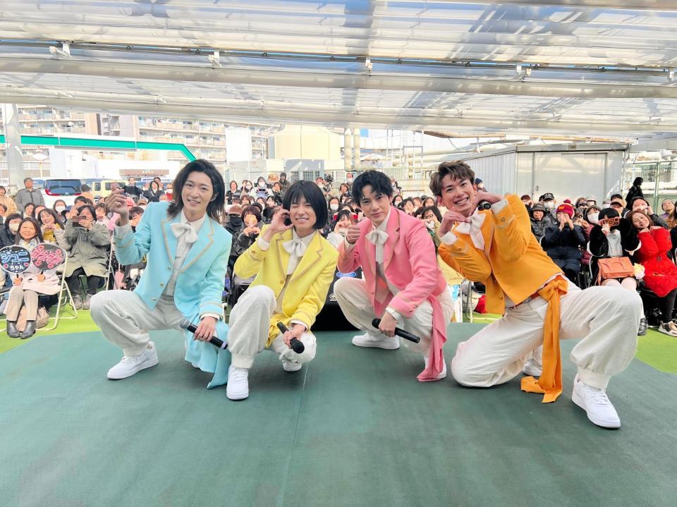 初のリリースイベントを行ったモナキの（左から）サカイＪｒ．、おヨネ、ケンケン、じん