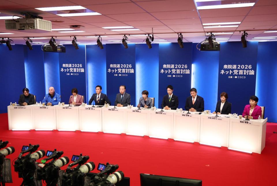 党首討論会に臨む各党党首（代表撮影）