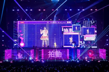 ２５周年ツアーファイナルで熱唱する水樹奈々