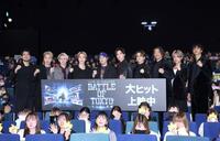 （左から）平沼紀久監督、陣、与那嶺瑠唯、藤原樹、世界、堀夏喜、中島颯太、剣、半田龍臣、ＷＥＥＳＡ