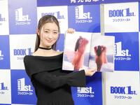 お気に入りカットを披露する宮本茉由