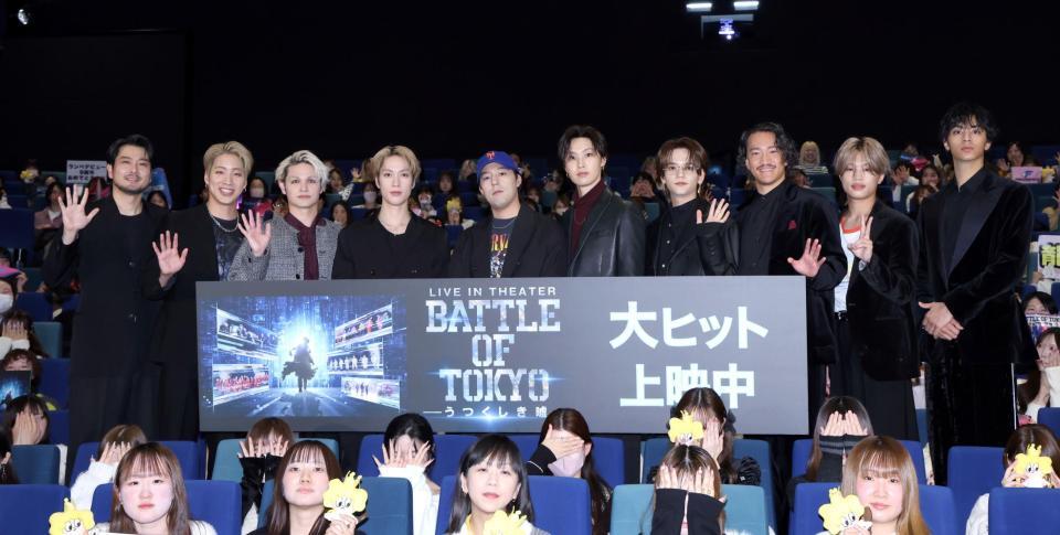 （左から）平沼紀久監督、陣、与那嶺瑠唯、藤原樹、世界、堀夏喜、中島颯太、剣、半田龍臣、ＷＥＥＳＡ