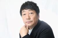 ポーズを決める大森南朋（撮影・石井剣太郎）