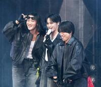 サプライズゲストの重岡大毅（右）、岩本照（左）とともに観客を沸かせた中島健人（撮影・伊藤笙子）