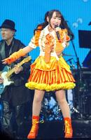 ２５周年ツアーファイナルで熱唱する水樹奈々