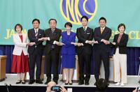 　日本記者クラブ主催の討論会に臨む（左から）共産党の田村委員長、国民民主党の玉木代表、中道改革連合の野田共同代表、自民党総裁の高市首相、日本維新の会の藤田共同代表、参政党の神谷代表、れいわ新選組の大石共同代表